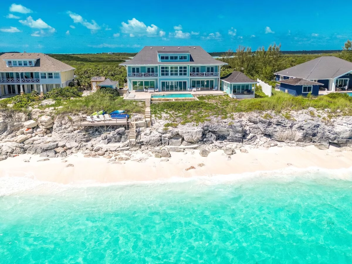 Shades of Blue Luxurious Beachfront Villa in Little Exuma
