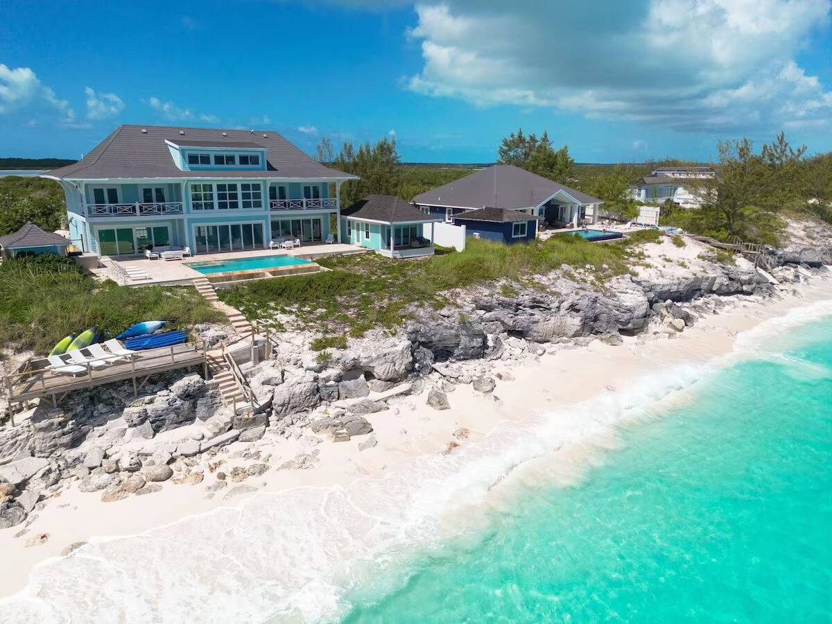 Shades of Blue Luxurious Beachfront Villa in Little Exuma