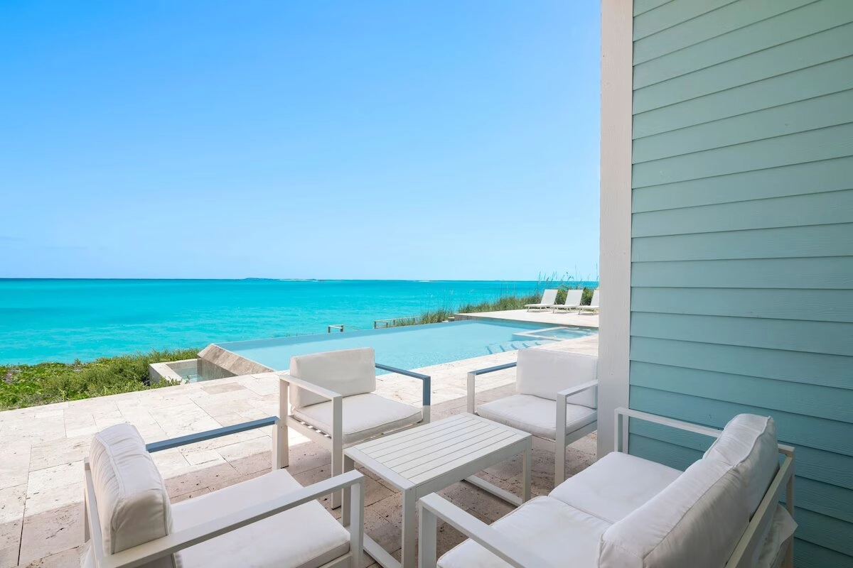 Shades of Blue Luxurious Beachfront Villa in Little Exuma