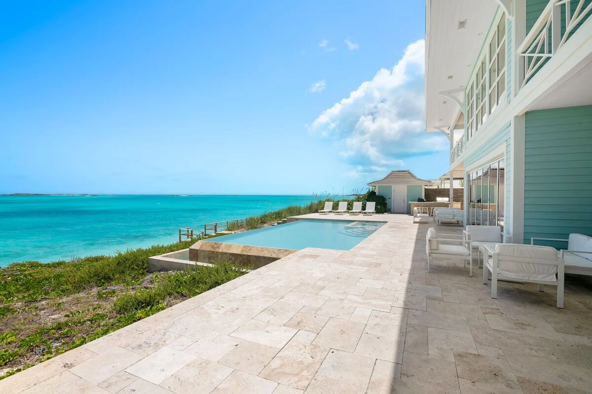 Shades of Blue Luxurious Beachfront Villa in Little Exuma