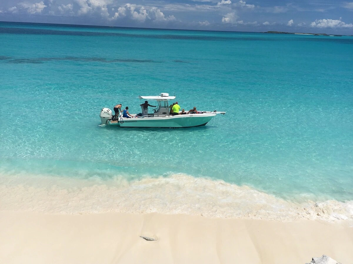 Shades of Blue Luxurious Beachfront Villa in Little Exuma